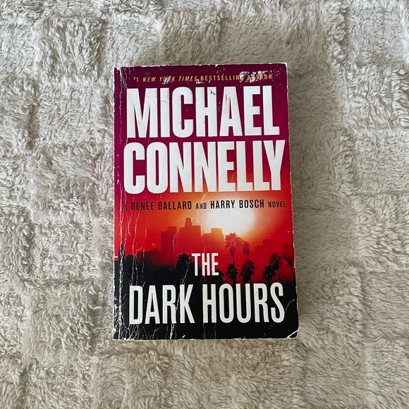 🔎🔪📚The Dark Hours - Picture 1 of 8